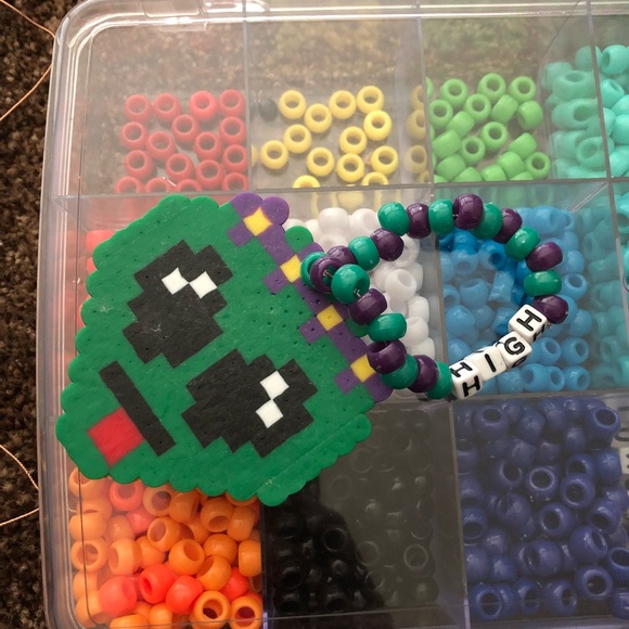 Flower crown alien Kandi - Picture 2 of 2